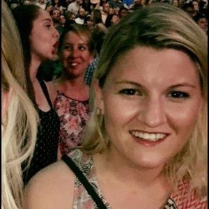 Meet your Posher, Laura