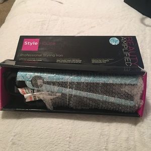 StyleHouse Hair Straightener / Styling iron