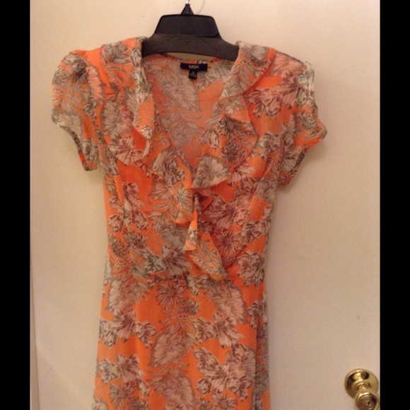 Pretty coral & white patterned dress. 🌟🌟 - Picture 3 of 4