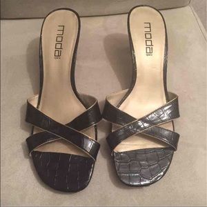 Like new! Moda Spana kitten heels in size 11M