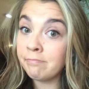 Meet your Posher, Larissa