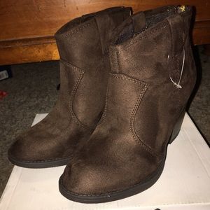 BRAND NEW!! Brown Booties