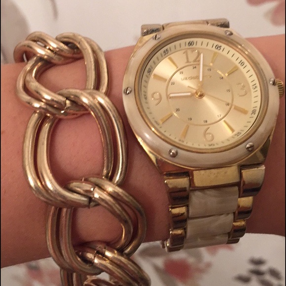 Gold linked chain bracelet