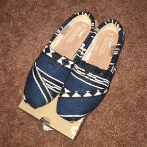 black and white knit toms