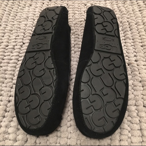 SOLD NWOT Ugg Slippers size 7 - Picture 3 of 3