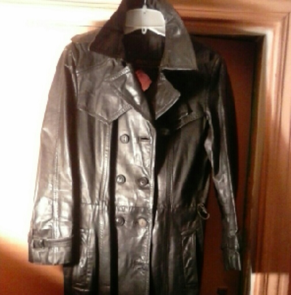 Super Vintage Ladies Leather Coat!
