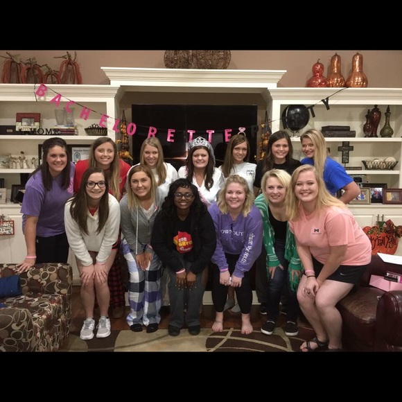 EVERY THING IN CLOSET IS SOLD - Picture 4 of 4