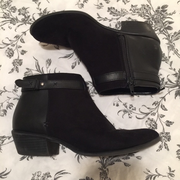 🦃Thanksgiving Sale🦃 Black Leather/Suede Booties