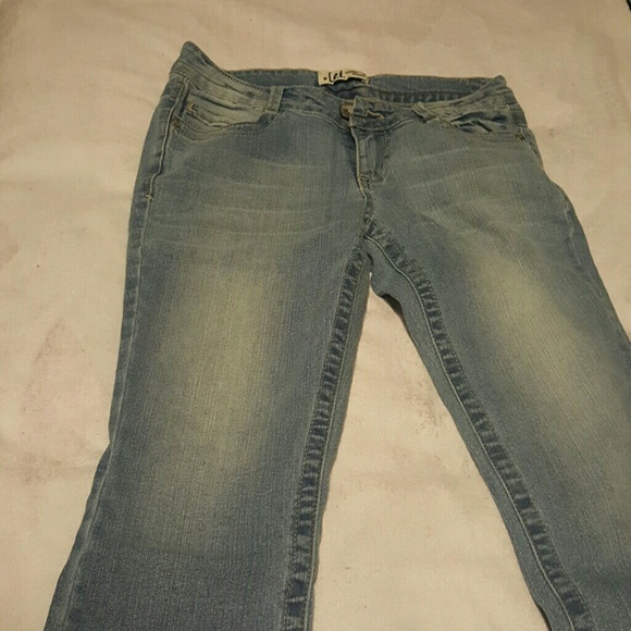 L.e.i capris