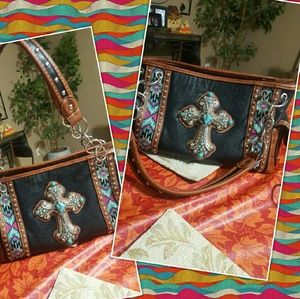 Medium size Montana West purse.