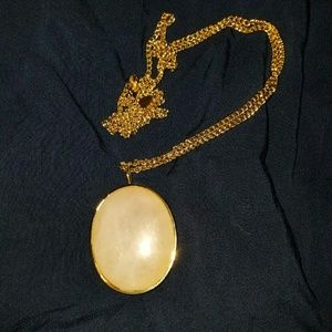 Gold necklace with rose quartz pendant