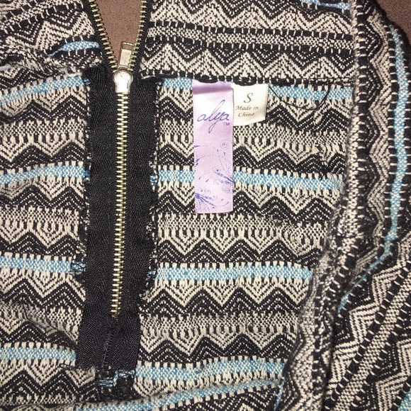✨Cute Aztec pattern mini skirt!✨ - Picture 2 of 3