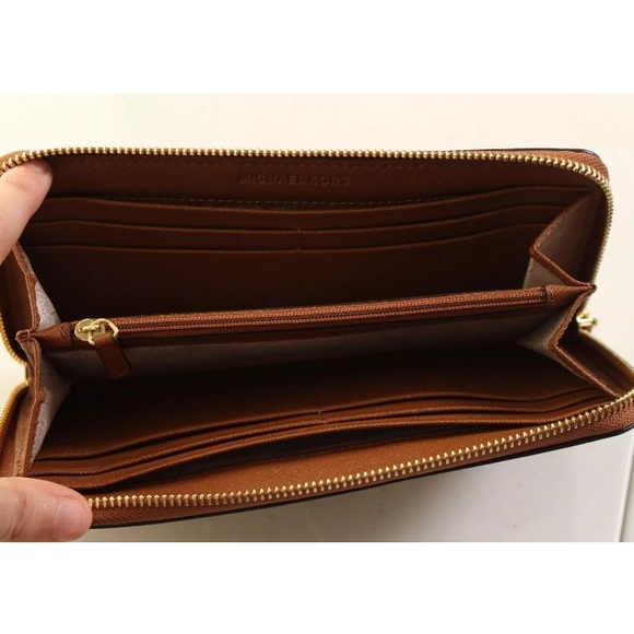 💯 authentic Michael Kors wallet - Picture 3 of 3