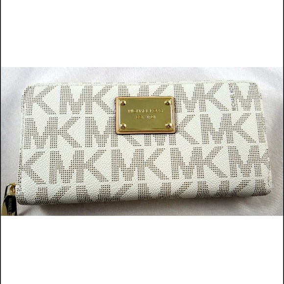 💯 authentic white Michael Kors wallet