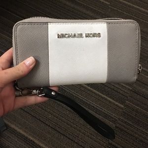 Jet Set Saffiano Leather Smartphone Wristlet