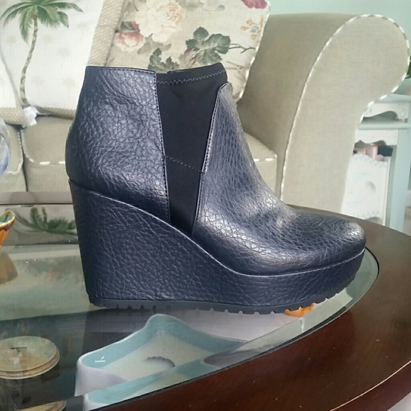 Simply Vera Platform Bootie