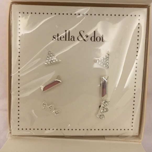 New In box! Stella and Dot Aurora silver stud pack