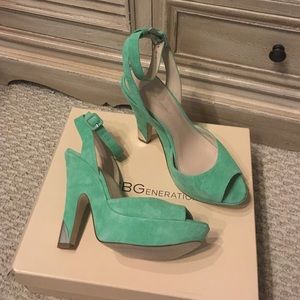 Bcbg aqua pumps