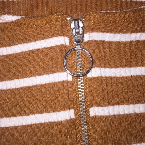 Forever 21 striped zip up crop thermal size small - Picture 2 of 4