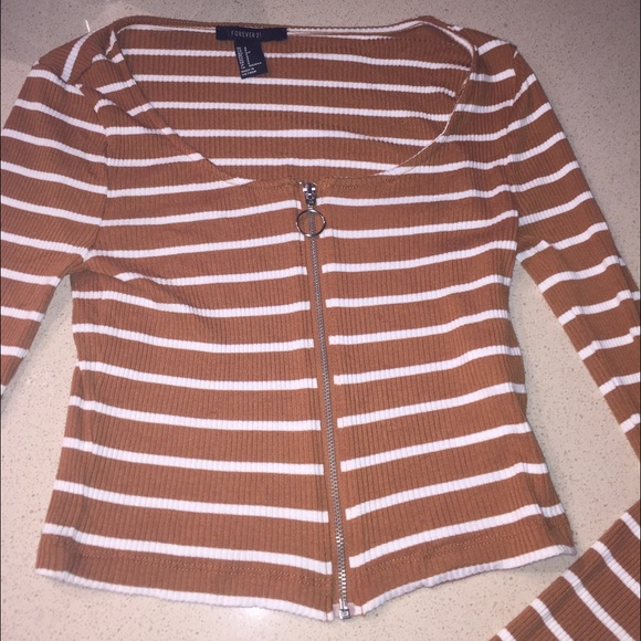 Forever 21 striped zip up crop thermal size small - Picture 4 of 4
