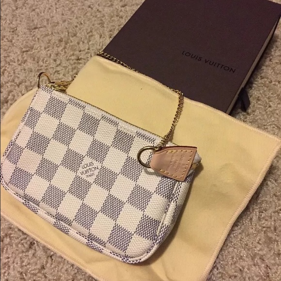 👛SOLD👛 NEW Louis Vuitton Pochette