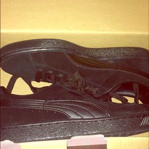 Black puma suede ( lowest for today only)