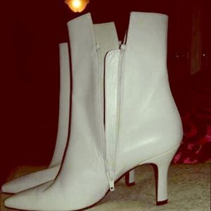 Stuart weitzman white zip up