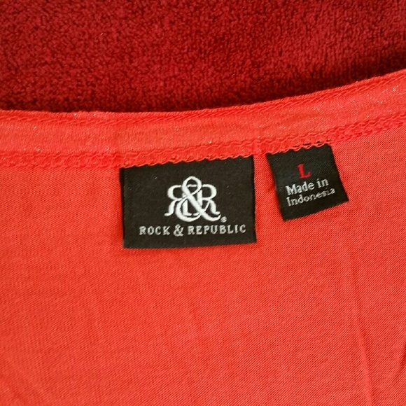 Shimmery v neck tee - Picture 3 of 3