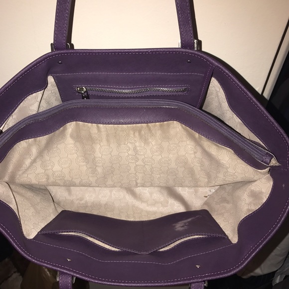 Michael Kors Jet Set Travel Medium Tote - Picture 2 of 4