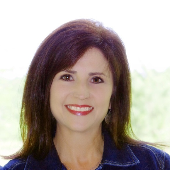 Meet your Posher, Renee - Picture 1 of 1