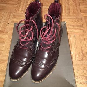 Wing tip Boots