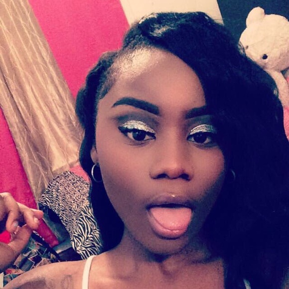 Meet your Posher, Laya - Picture 1 of 1