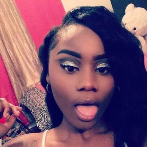 Meet your Posher, Laya