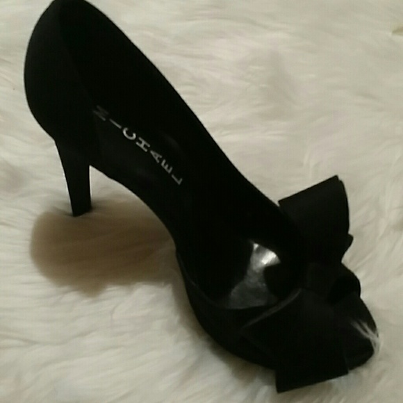 Shoes - Picture 2 of 3