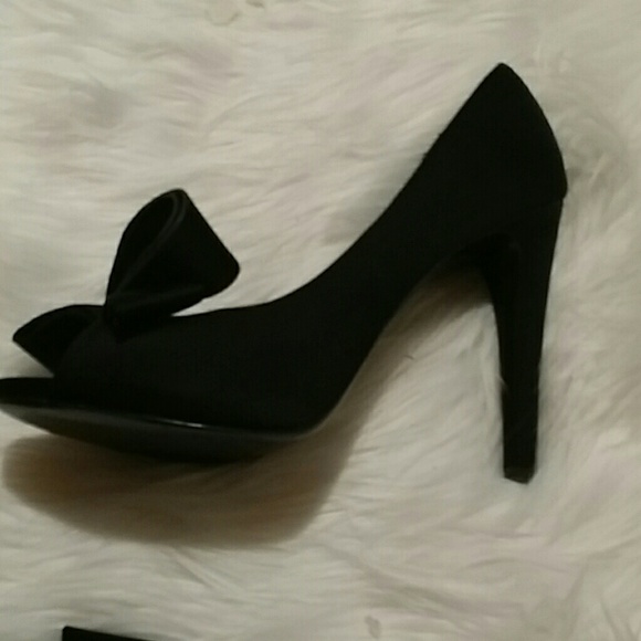 Shoes - Picture 3 of 3