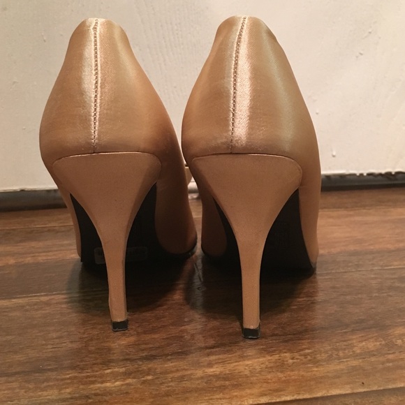 Open toe gold pumps - Picture 4 of 4
