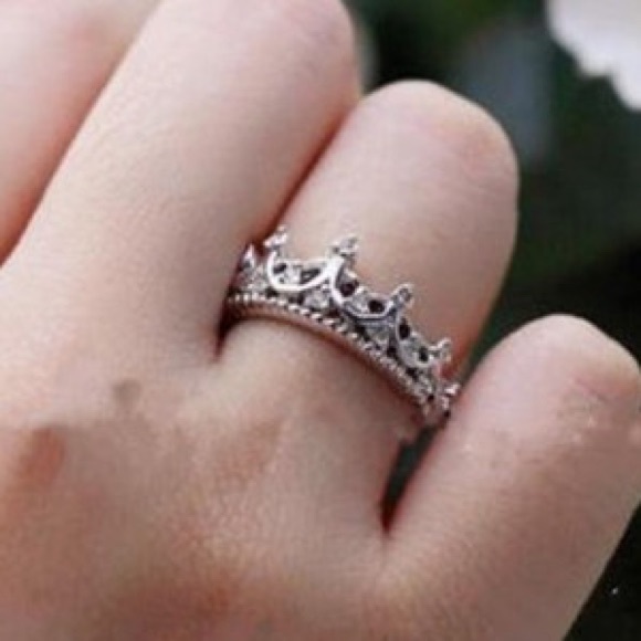❤️3 SIZES!❤️ Princess Queen Silver Crown Ring 💍 - Picture 2 of 2