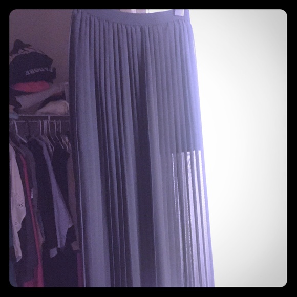 Boutique Accordion Black Maxi