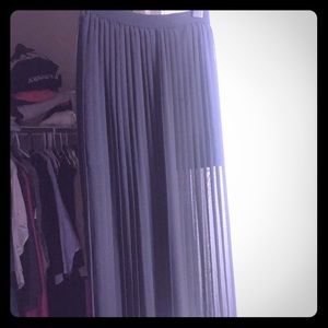 Boutique Accordion Black Maxi