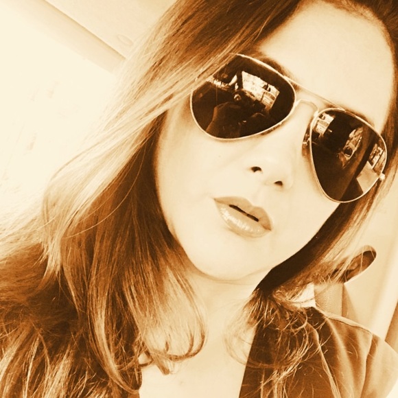 Meet your Posher, Alexandra - Picture 2 of 2