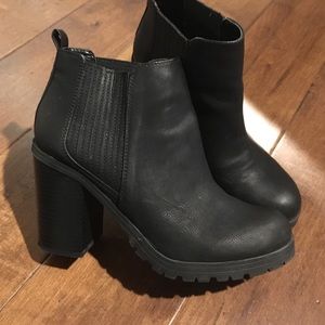 Sam & Libby Black booties with platform lug sole.