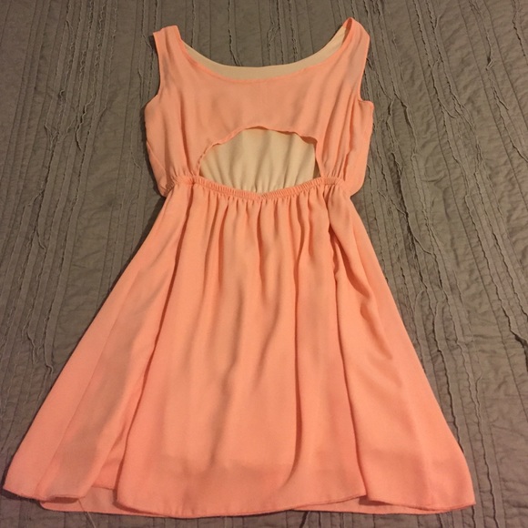 Light pink cut out back dress - Picture 2 of 2
