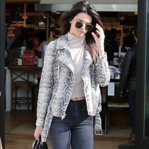 Elizabeth and James Jacket, New
$1,495.00 71% Off