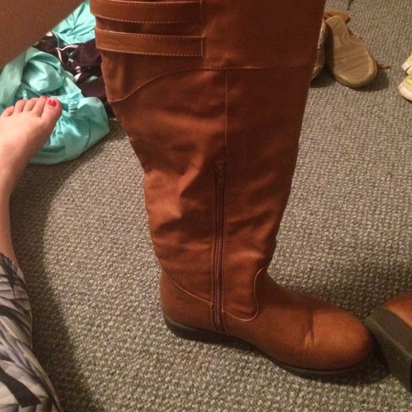Women's size 7 boots - Picture 3 of 4