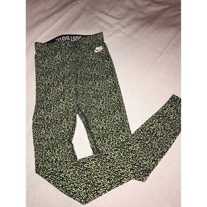 Green & Black Women's Nike Leggings || Size XS ☘️