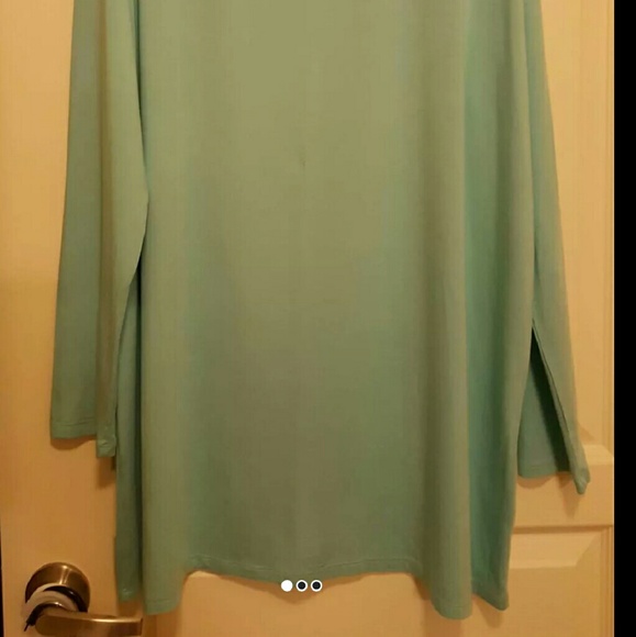 Ladies top - Picture 3 of 4