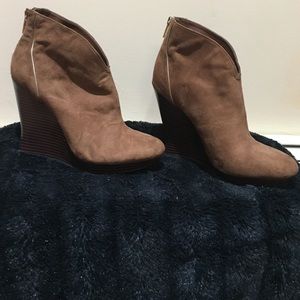 JENIFER LOPEZ BOOTIE SZ 8.5