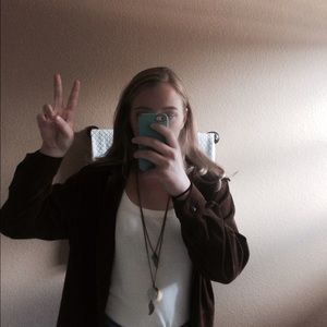 Meet your Posher, Chloe