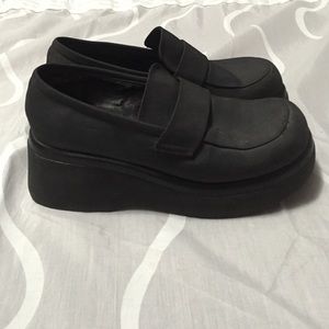 90s black platform