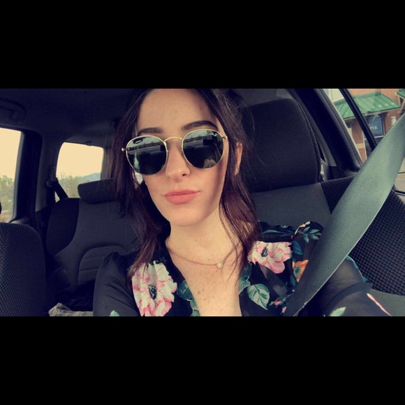 Meet your Posher, Taylor - Picture 4 of 4